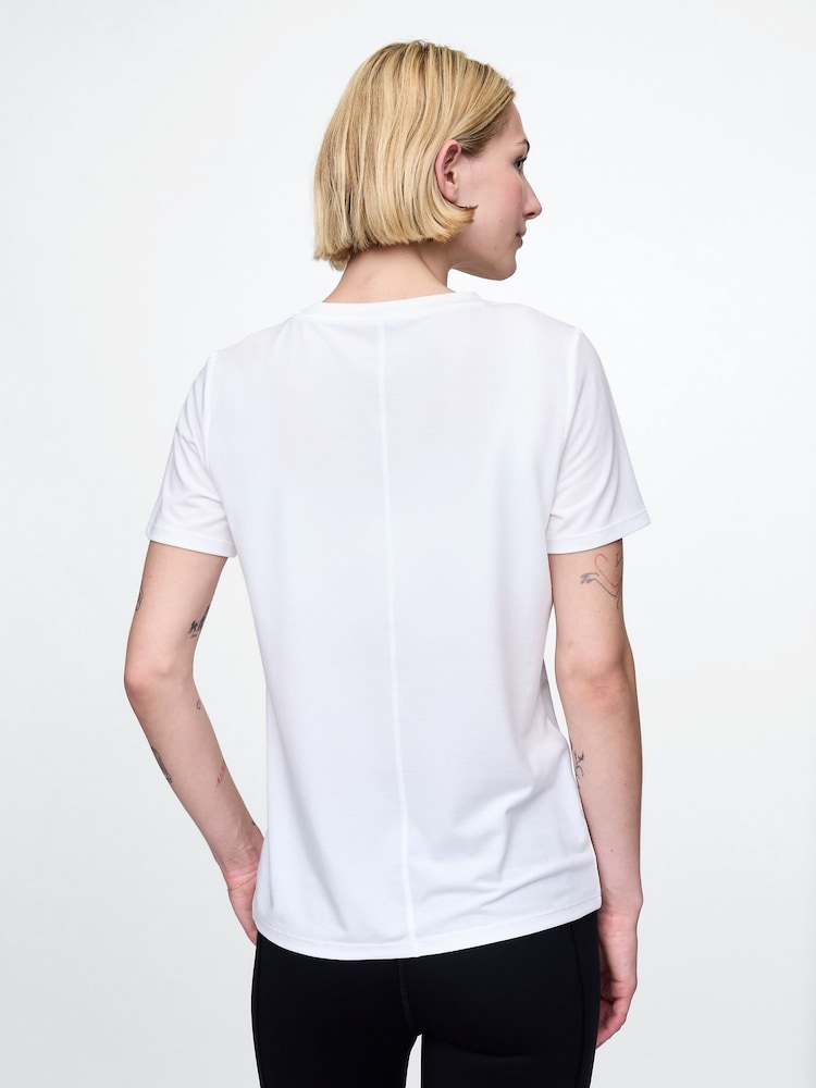 Gap White Breathe Short Sleeve T-Shirt - Image 2 of 3 Gap White Breathe Short Sleeve T-Shirt - Image 2 of 3