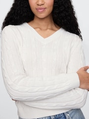 Gap White Classic Cable-Knit V Neck Jumper - Image 4 of 4