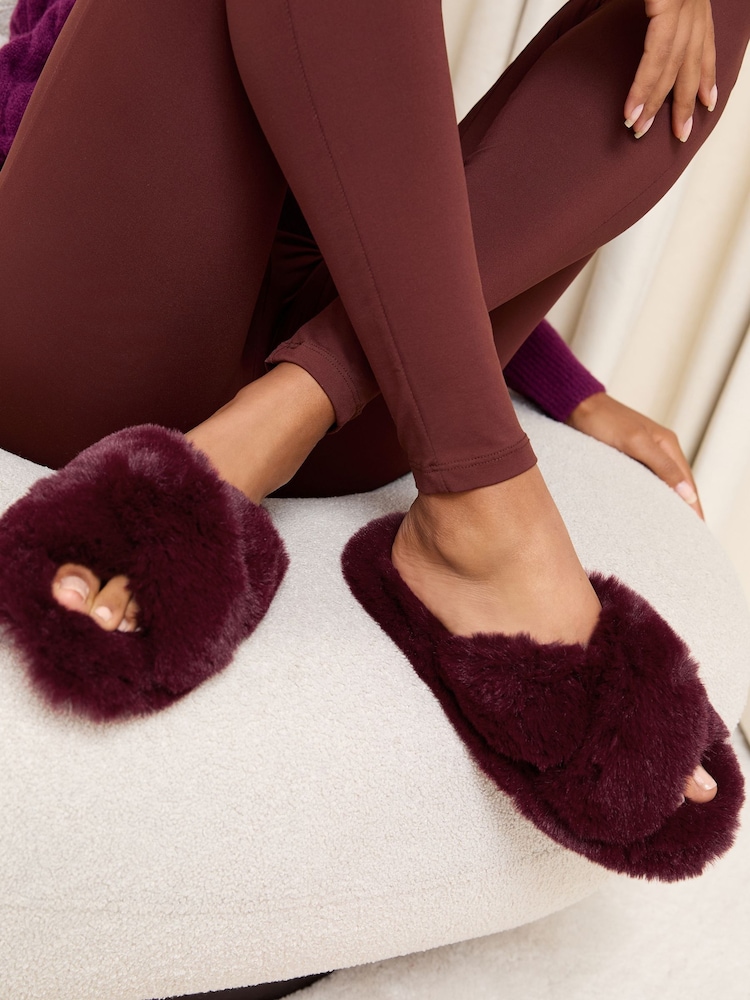 Berry Red - Lipsy Faux Fur Cross Strap Nightwear Slippers - Imagem 1 de 5