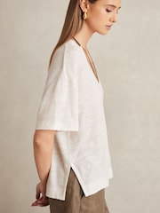 أبيض - تيشرت Ember كتان بفتحة ياقة حرف V من Reiss - صورة 3 من 5