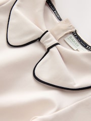 كريم - فستان بونتي مطوي بياقة وربطة عنق على شكل فيونكة من Baker by Ted Baker - صورة 9 من 12