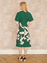 Yumi Green Fabric Crane Print Kimono Midi Dress - Image 4 of 5