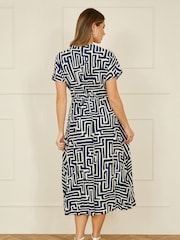 Yumi Blue Geometric Print Ruched Waist Midi Dress With Kimono Sleeves - Image 3 of 5