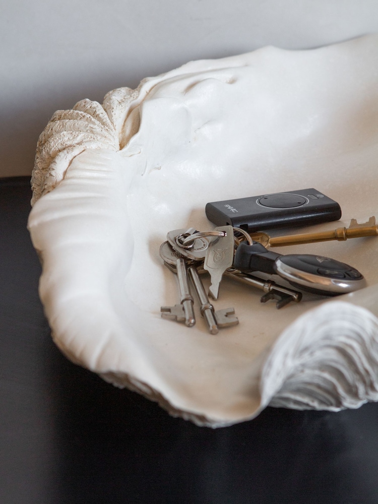 Rockett St George White Large Clam Shell Display Dish - Image 5 of 5 Rockett St George White Large Clam Shell Display Dish - Image 5 of 5