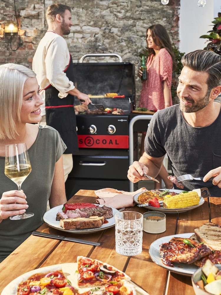 Char-Broil Black Gas Coal 2.0 330 Garden BBQ - Image 2 of 6
