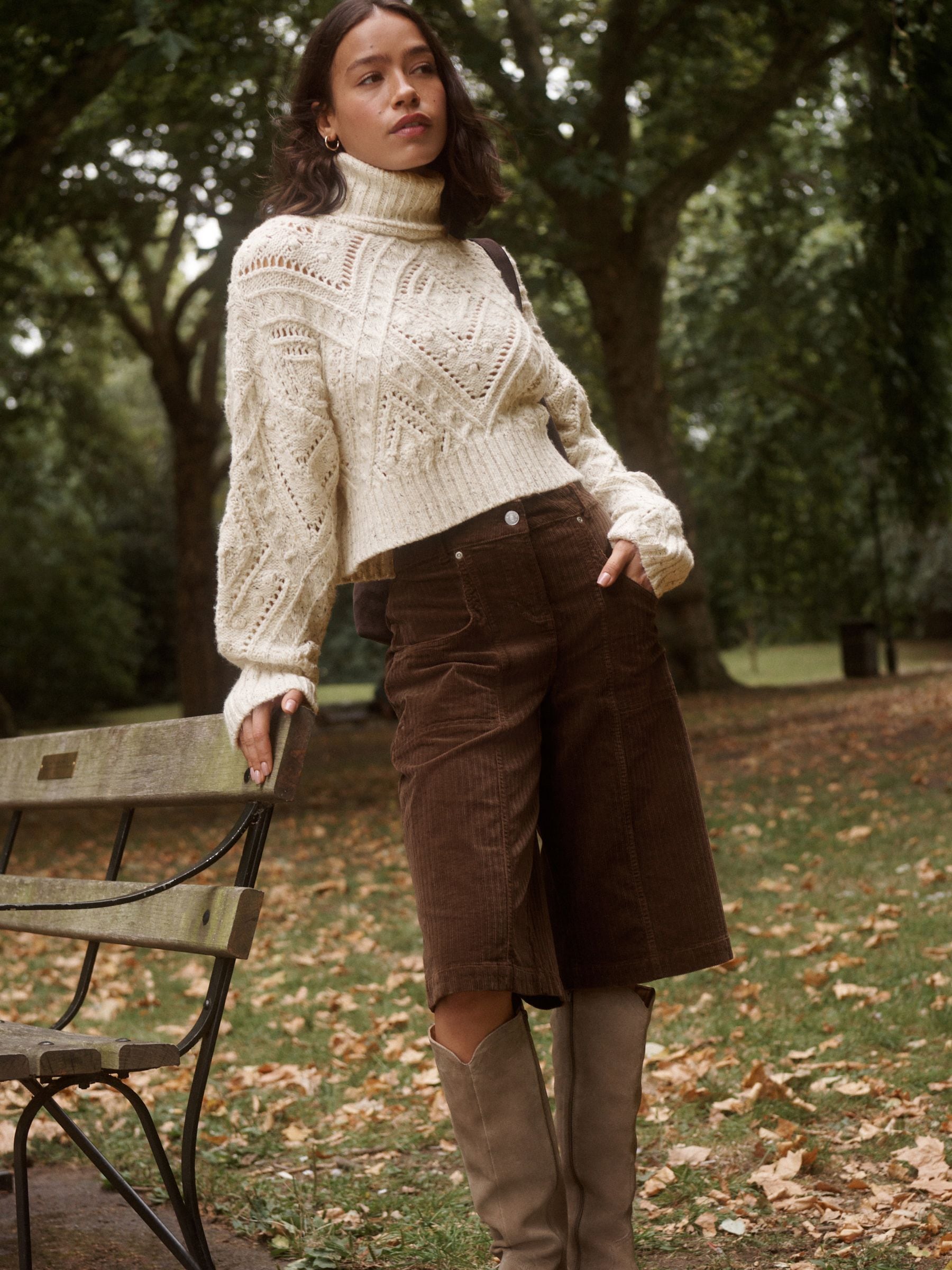 Next：日本 ブラウン - ウォッシュド コーデュロイ ショートパンツ