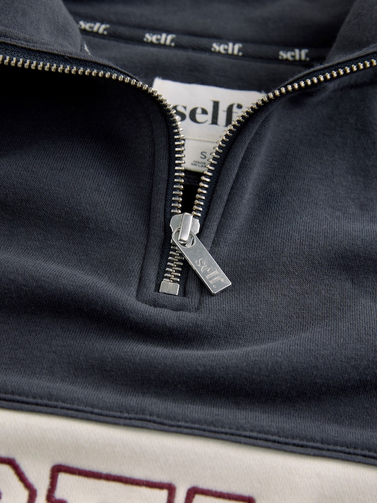 self. Embroidered Half Zip Sweatshirt - Bild 10 von 10