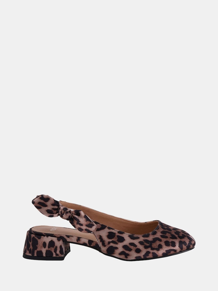 rjava - Novo Novo Chrome Claudia Standard Fit Bow Low Block Slingbacks - Slika 2 iz 6 rjava - Novo Novo Chrome Claudia Standard Fit Bow Low Block Slingbacks - Slika 2 iz 6