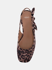 rjava - Novo Novo Chrome Claudia Standard Fit Bow Low Block Slingbacks - Slika 5 iz 6