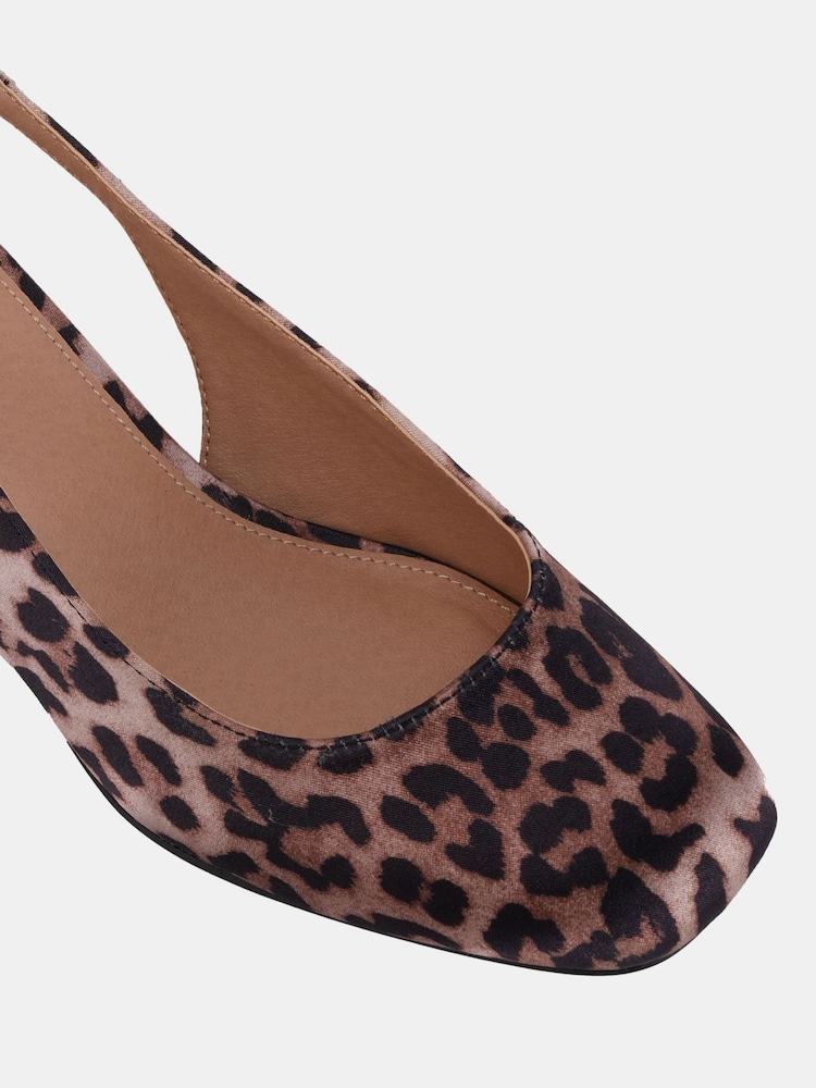rjava - Novo Novo Chrome Claudia Standard Fit Bow Low Block Slingbacks - Slika 6 iz 6 rjava - Novo Novo Chrome Claudia Standard Fit Bow Low Block Slingbacks - Slika 6 iz 6