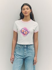 HUGO Baby Lipstick Graphic Ringer Cropped 100% Cotton T-Shirt - صورة 1 من 4