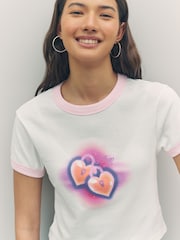 HUGO Baby Lipstick Graphic Ringer Cropped 100% Cotton T-Shirt - صورة 3 من 4