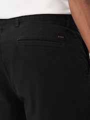 Schwarz - BOSS Slim-Fit-Chinoshorts - Bild 9 von 10