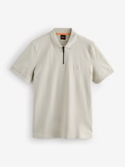 Beis - BOSS Slim Fit Zip Neck Polo Shirt - Imagen 4 de 4