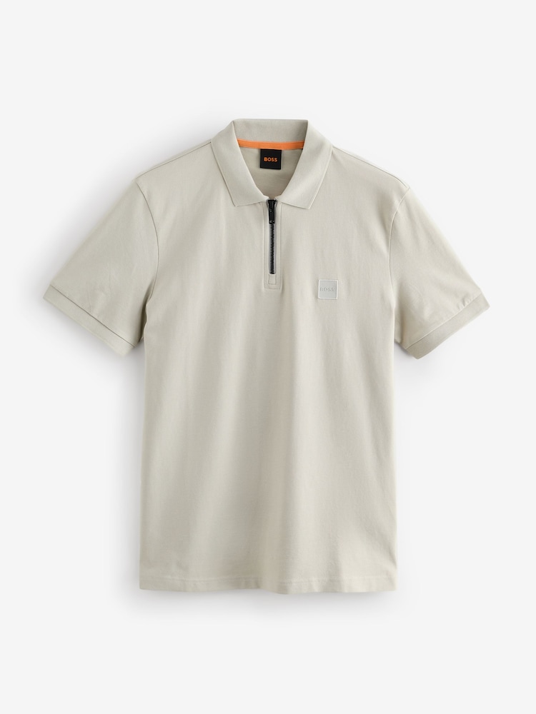 Beis - BOSS Slim Fit Zip Neck Polo Shirt - Imagen 4 de 4