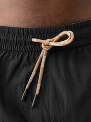 Shorts de baño con logo Mooneye de BOSS - Imagen 5 de 6