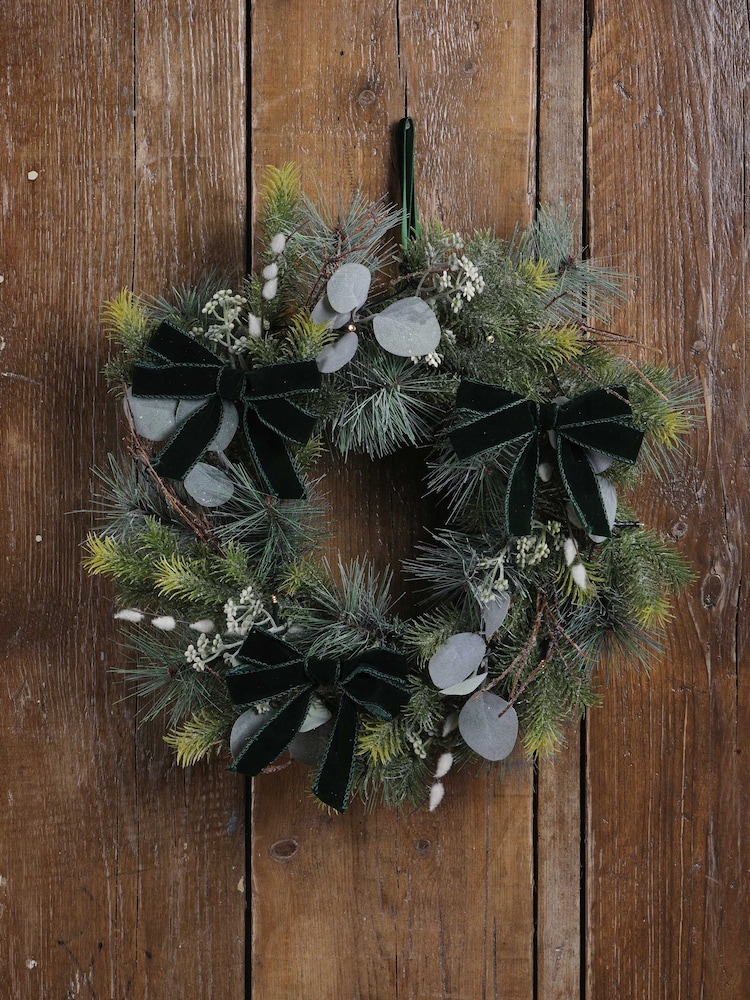 Laura Ashley Green 40cm Pussy WIllow Pre Lit Christmas Wreath - Image 2 of 5 Laura Ashley Green 40cm Pussy WIllow Pre Lit Christmas Wreath - Image 2 of 5