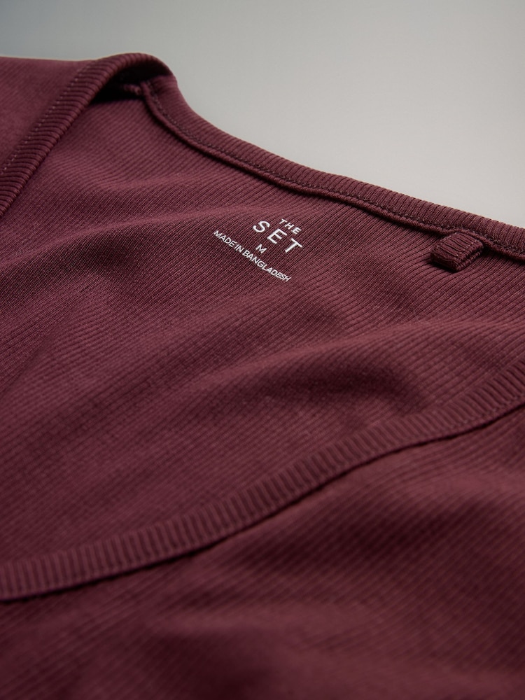 The Set Cream/Dark Pink/Burgundy/Chocolate Brown/Black 5 Pack Ribbed V-Neck Long Sleeve T-Shirts - Image 8 of 8 The Set Cream/Dark Pink/Burgundy/Chocolate Brown/Black 5 Pack Ribbed V-Neck Long Sleeve T-Shirts - Image 8 of 8