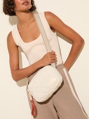 Creme - Bolsa transversal de nylon Friends Like These - Imagem 2 de 6
