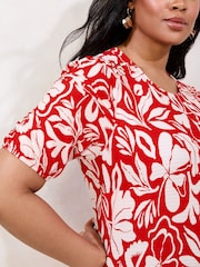 Lipsy Red Curve Textured Short Sleeve Jersey Mini Shift Dress - Image 2 of 4