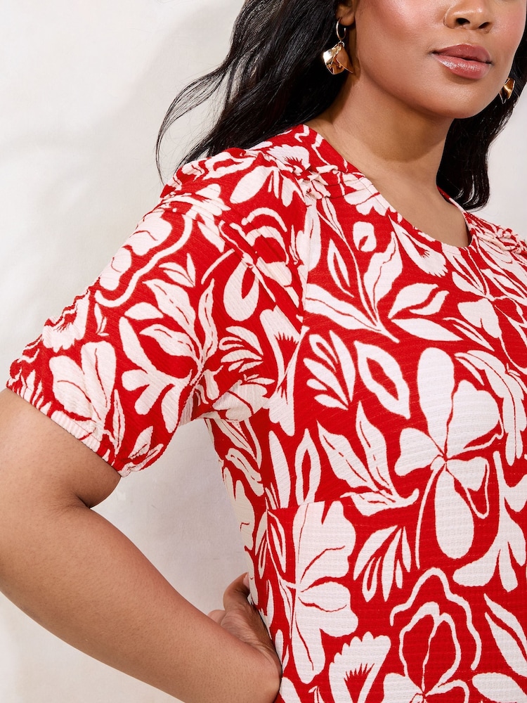 Lipsy Red Curve Textured Short Sleeve Jersey Mini Shift Dress - Image 2 of 4