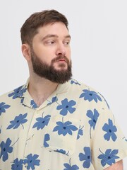 Blend Cream Floral Print Resort Short Sleeve Shirt - Image 3 of 5