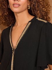 Love & Roses Sequin Trim Belted Short Sleeve Playsuit - Imagen 2 de 4