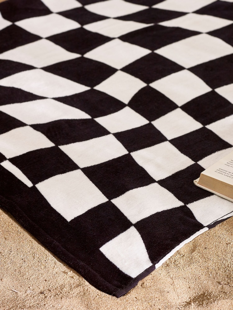 Catherine Lansfield Black/White Checkerboard Cotton Beach Towel - Image 2 of 2