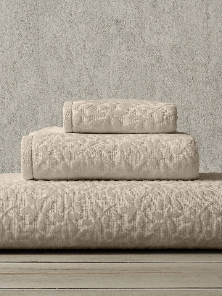 Vantona Natural Jacquard Leaf 500gsm 100% Cotton Towel - Image 2 of 2