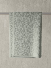 Vantona Green Jacquard Leaf 500gsm 100% Cotton Towel - Image 1 of 2