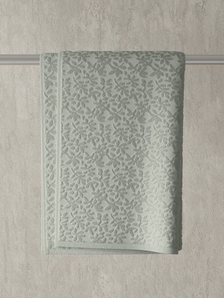 Vantona Green Jacquard Leaf 500gsm 100% Cotton Towel - Image 1 of 2