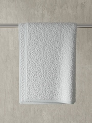 Vantona White Jacquard Leaf 500gsm 100% Cotton Towel - Image 1 of 2