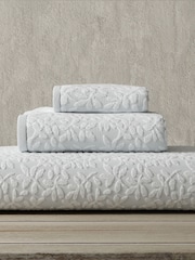 Vantona White Jacquard Leaf 500gsm 100% Cotton Towel - Image 2 of 2