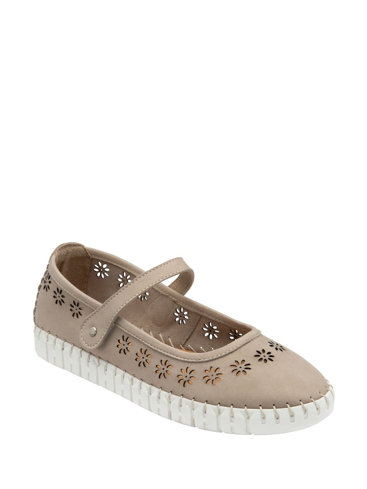 Naravni - Lotus Slip-Ons Flat Shoes - Slika 1 iz 3