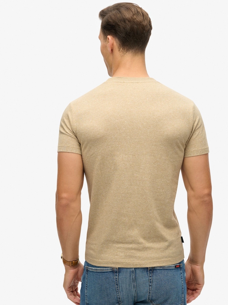 Hellbraun meliert - Superdry Essential T-Shirt mit Logostickerei - Bild 2 von 6