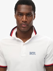 Блестящий белый - Футболка-поло свободного кроя с контрастной отделкой Superdry Sportswear - Image 4 of 6