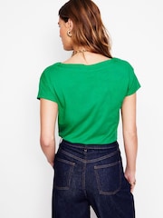Verde - Camiseta Boden Supersoft com gola canoa - Imagem 2 de 5