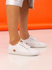 Beli usnjeni čevlji Lunar Truffle II Plimsoll - Slika 2 iz 3