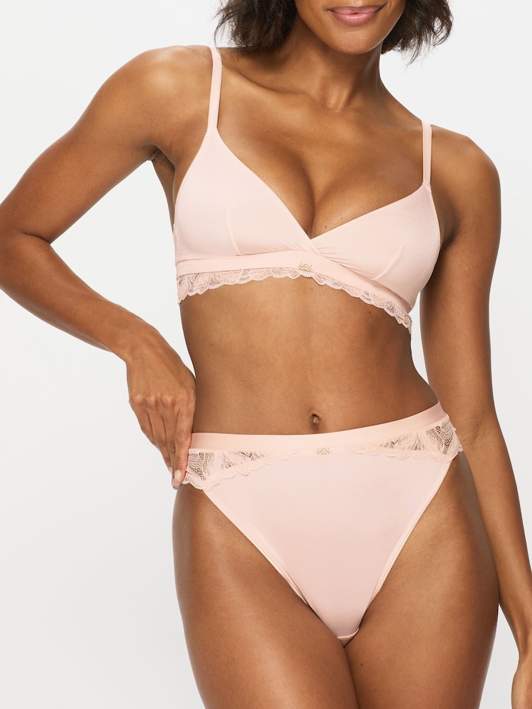 Lichtroze - KBX Harper Scalloped Lace Smooth Padded Plunge Bra - Image 1 of 7