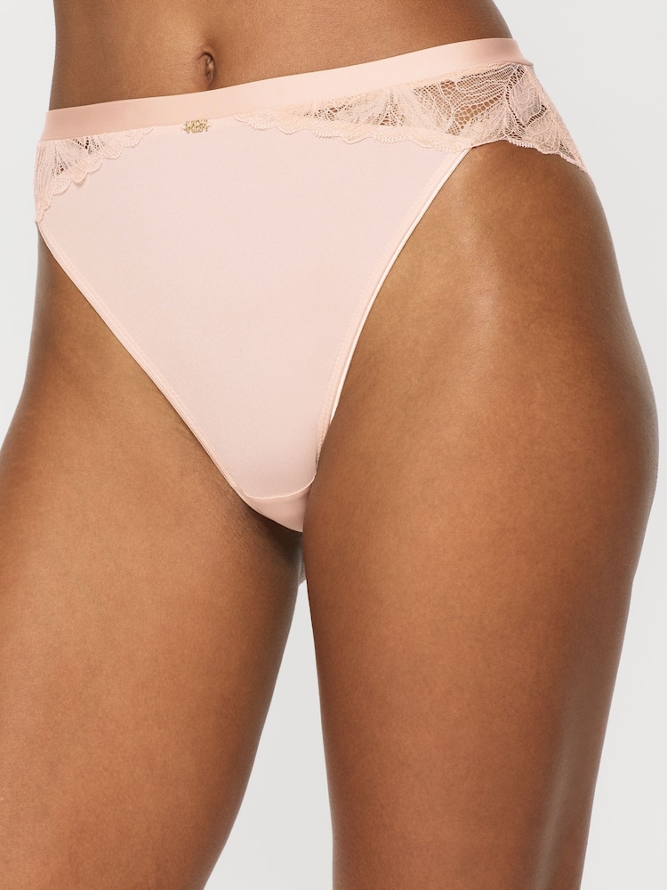 Lichtroze - KBX Harper Scalloped Lace Smooth Padded Plunge Bra - Image 3 of 7