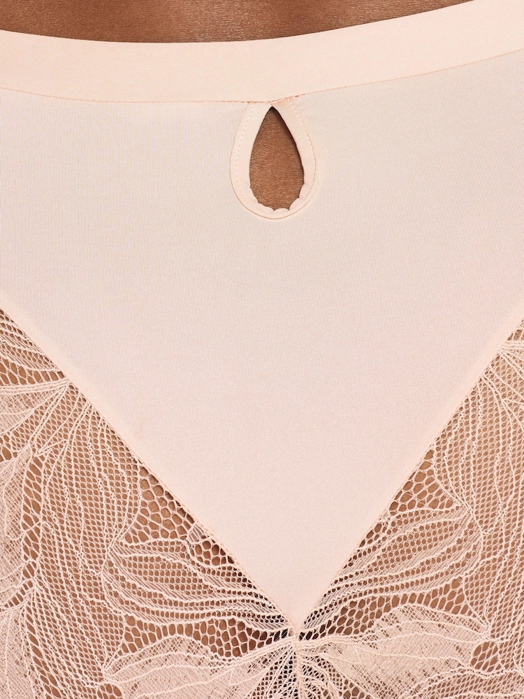 Lichtroze - KBX Harper Scalloped Lace Smooth Padded Plunge Bra - Image 5 of 7