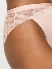 Lichtroze - KBX Harper Scalloped Lace Smooth Padded Plunge Bra - Image 6 of 7