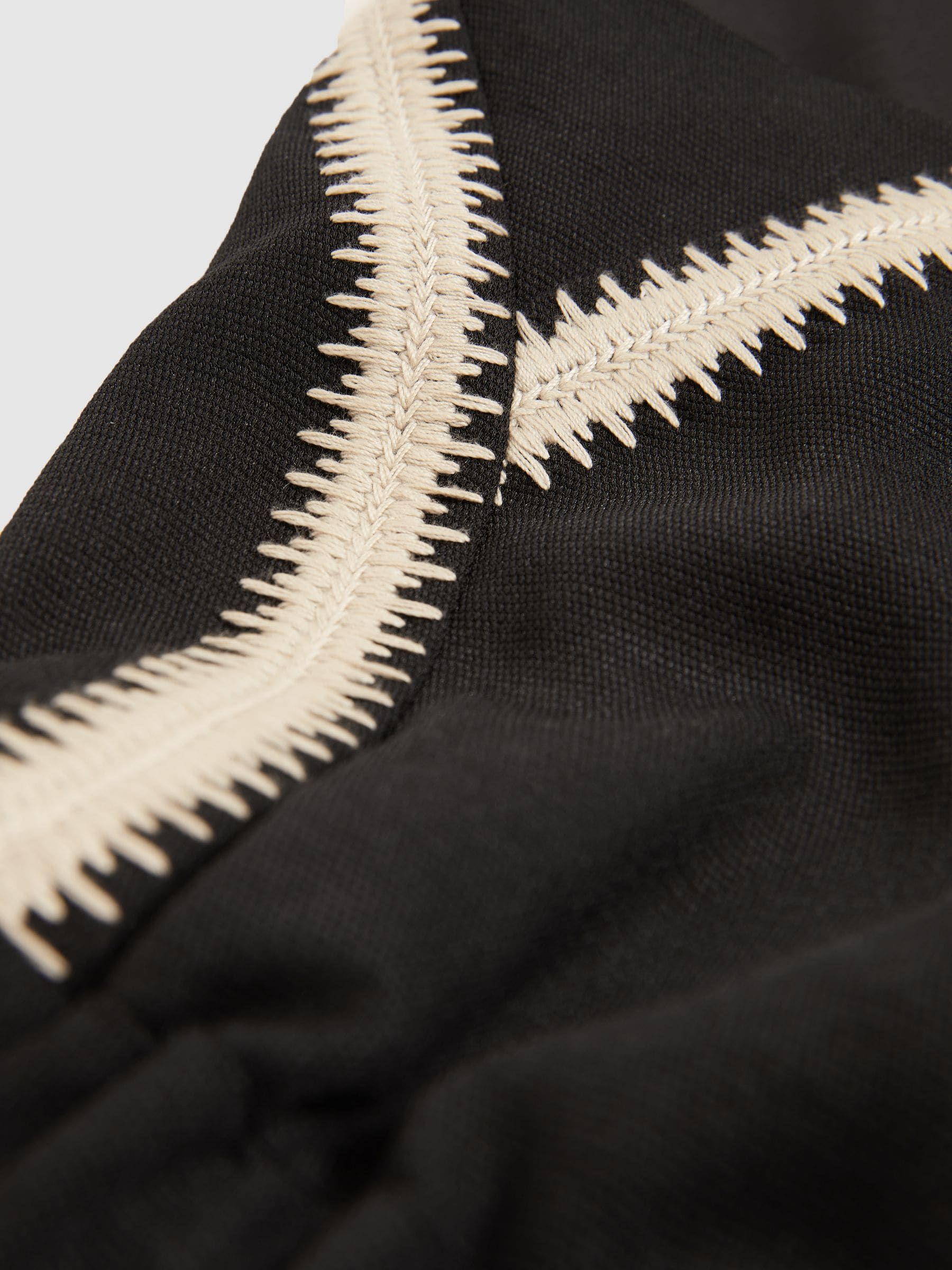 【海外限定】REISSジャンプスーツ☆Auden Halterneck Craft Stit Reiss Auden Petite Halterneck Jumpsuit - Black | Editorialist
