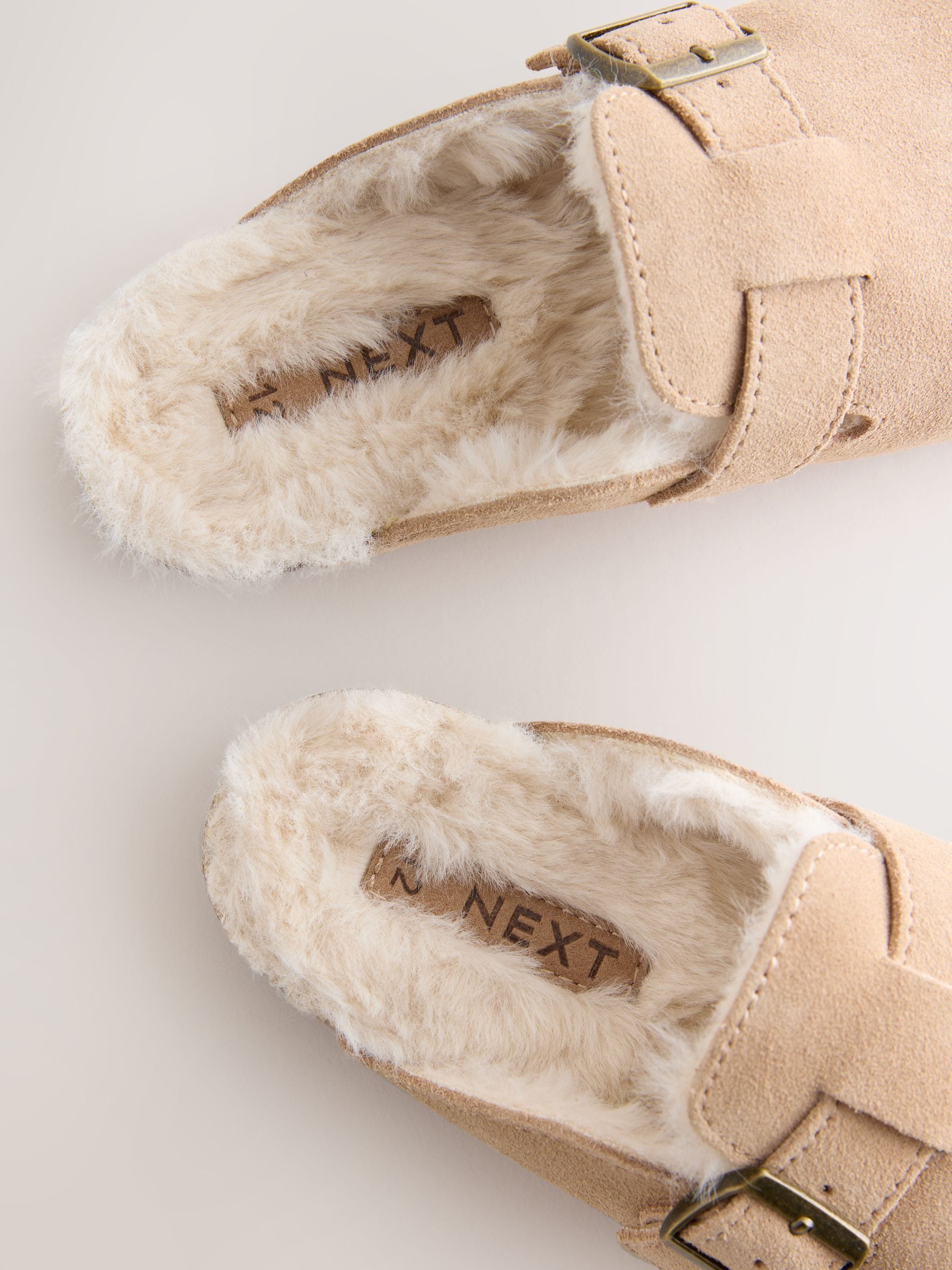 Next：日本 ブラウン フェイクファー裏地付き スエード - スリッポン