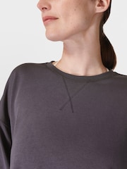 Gris - Sudadera larga de polar rosa After Class de Sweaty Betty - Imagen 2 de 7