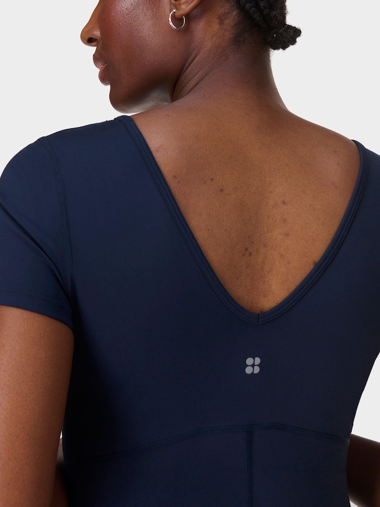 Azul - Sweaty Betty Camiseta Gaia V-Neck - Imagem 2 de 7