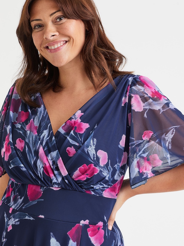 Blau - Scarlett & Jo Curve Rose Angel Sleeve Mesh Midi Dress - Bild 2 von 4 Blau - Scarlett & Jo Curve Rose Angel Sleeve Mesh Midi Dress - Bild 2 von 4