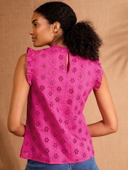 Rosa - Love & Roses Broderie Crew Neck Shell Top - Imagen 4 de 4