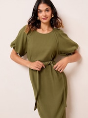 Verde cáqui - Friends Like These Vestido Midi com Puff sleeve Raglan e Tie Waist e Belt - Imagem 2 de 4