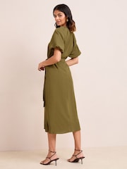 Verde cáqui - Friends Like These Vestido Midi com Puff sleeve Raglan e Tie Waist e Belt - Imagem 4 de 4